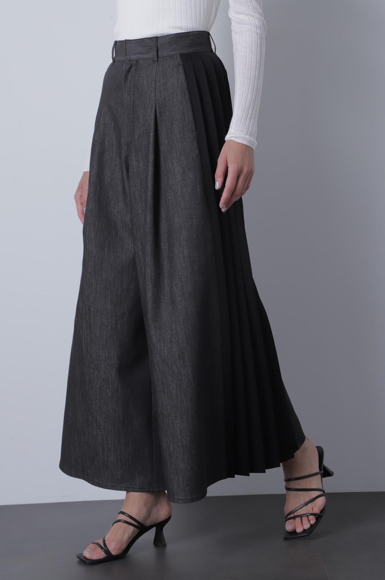 Side Pleated Wide Pants