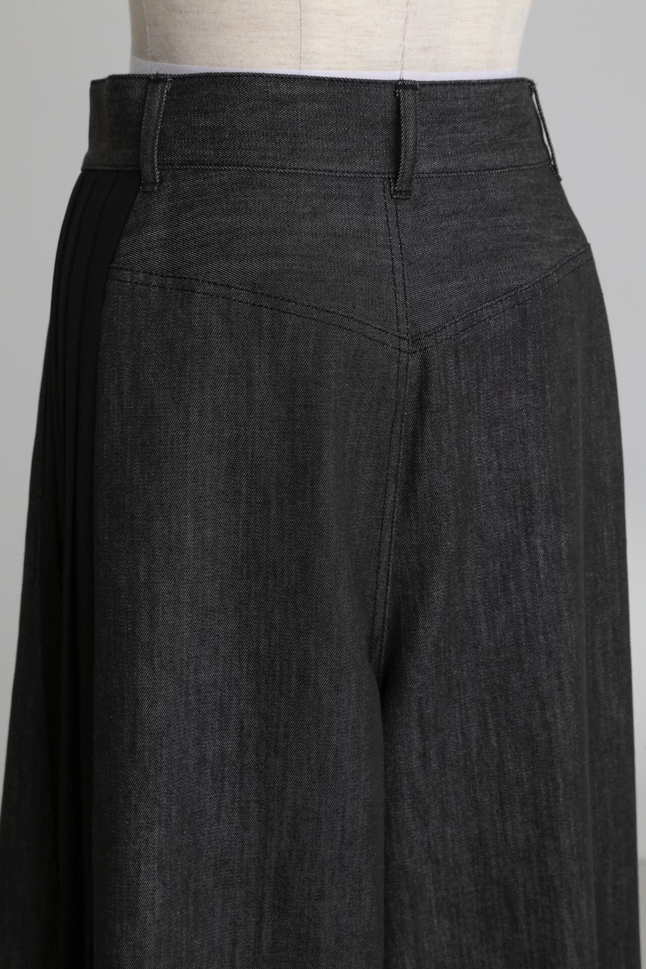 Side Pleated Wide Pants