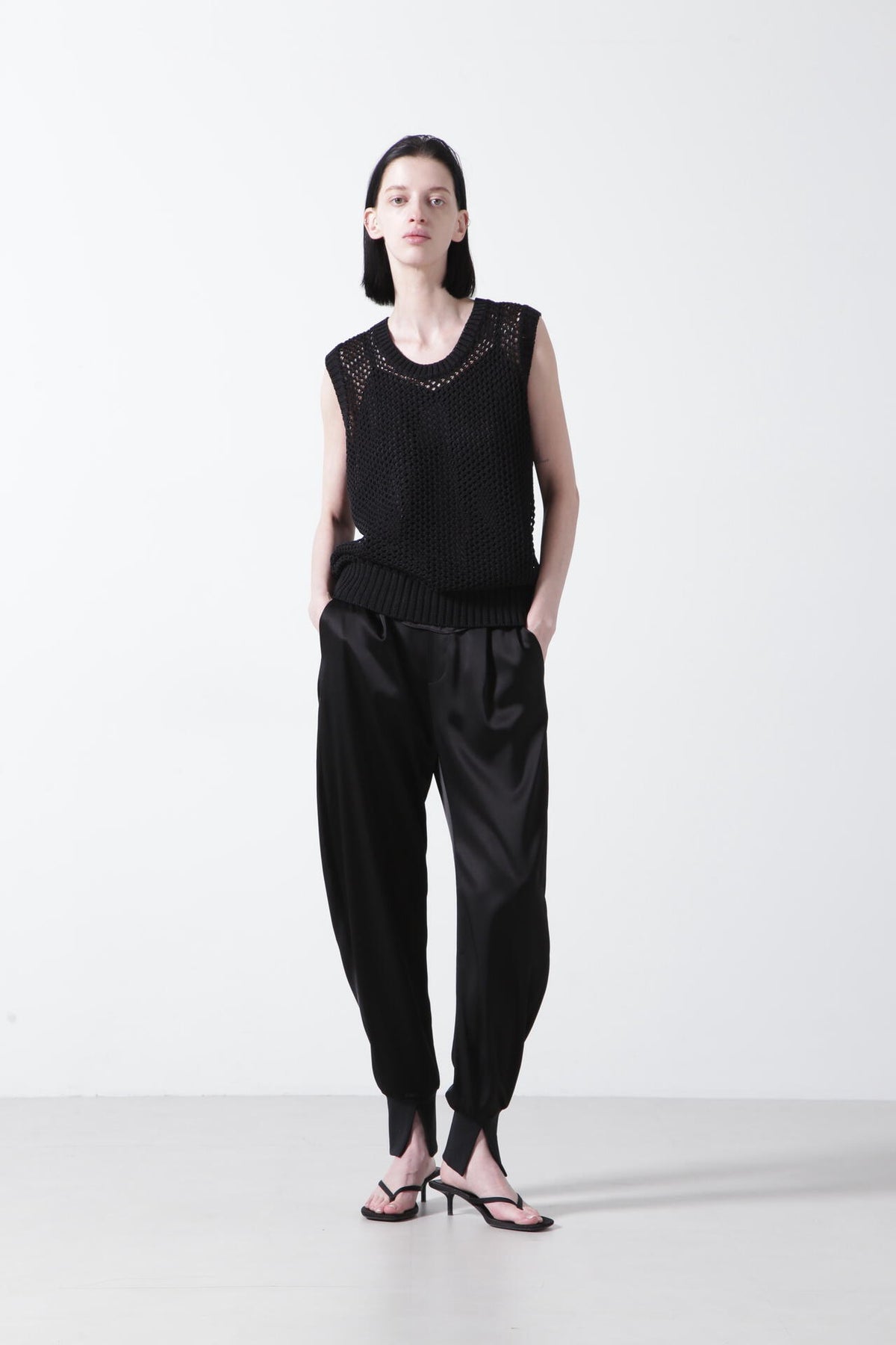 【TV着用】Curvy Jogger Satin Pants