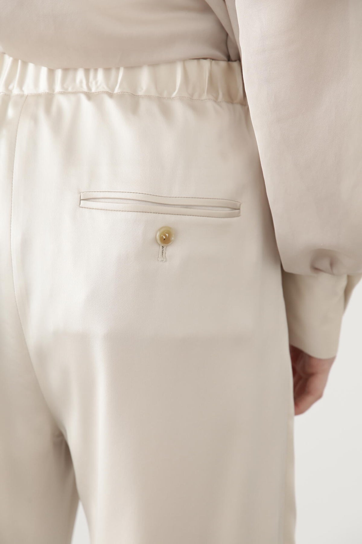 【TV着用】Curvy Jogger Satin Pants