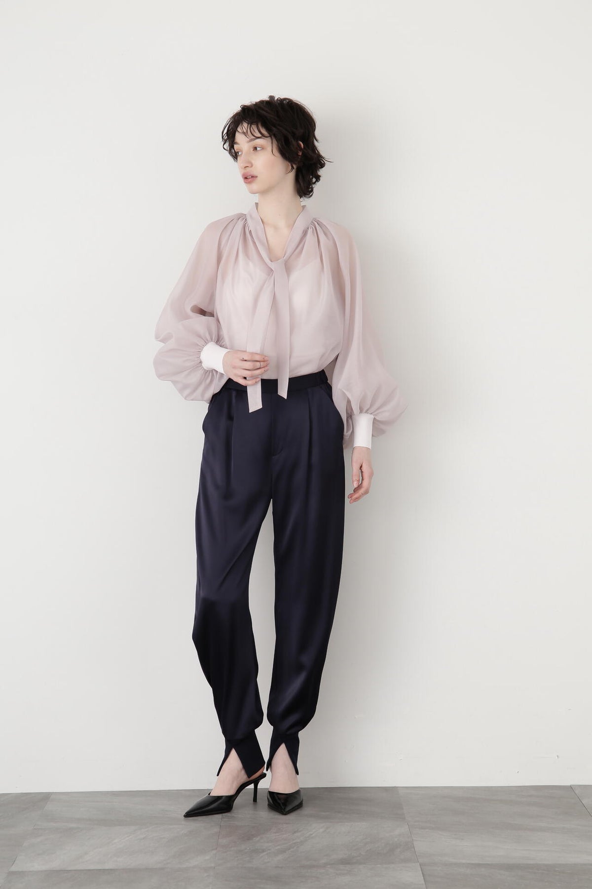 【TV着用】Curvy Jogger Satin Pants