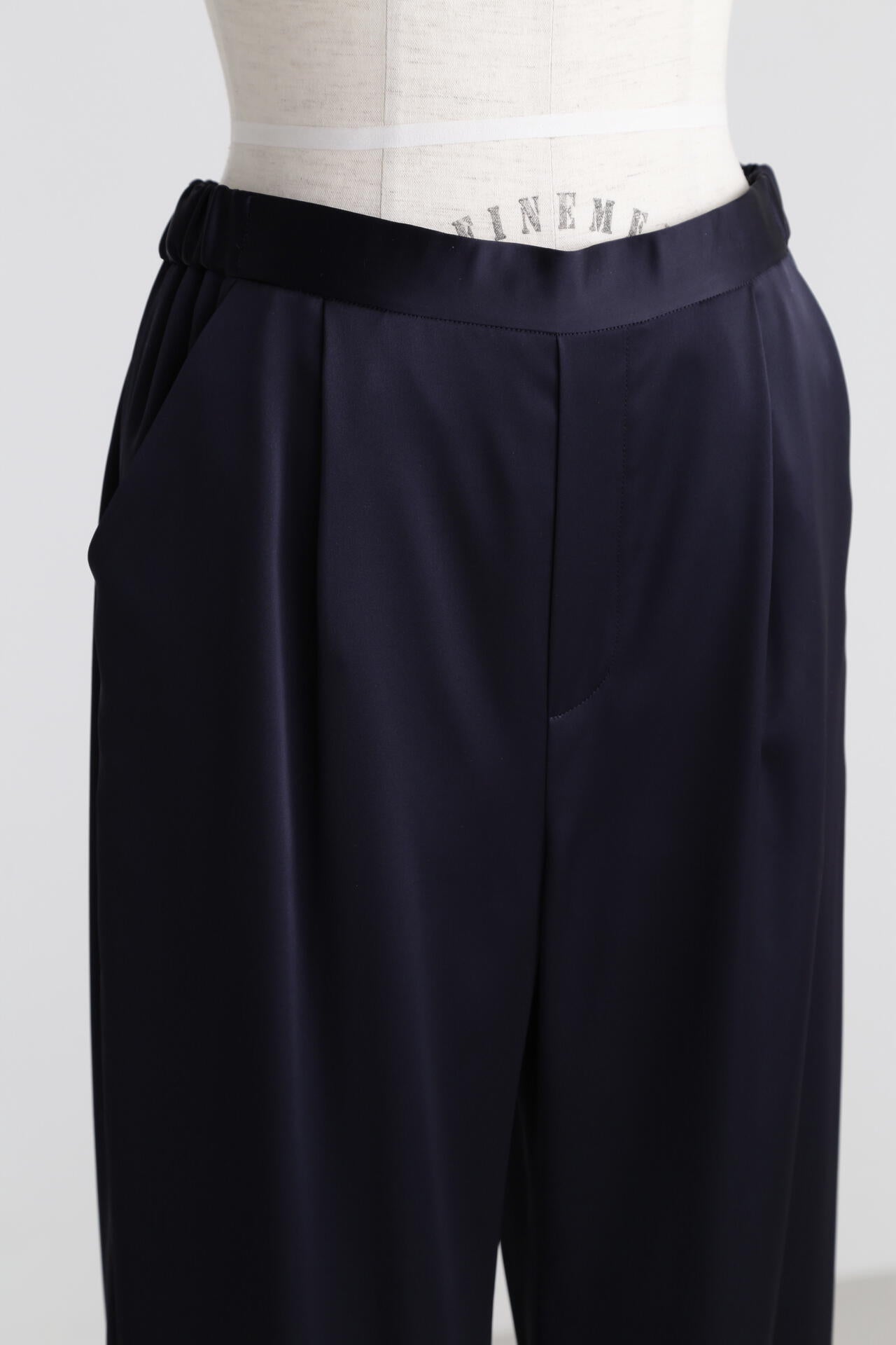 【TV着用】Curvy Jogger Satin Pants