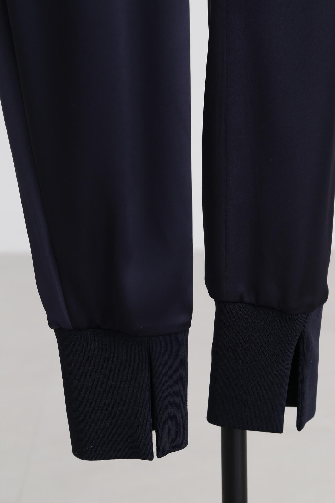 【TV着用】Curvy Jogger Satin Pants