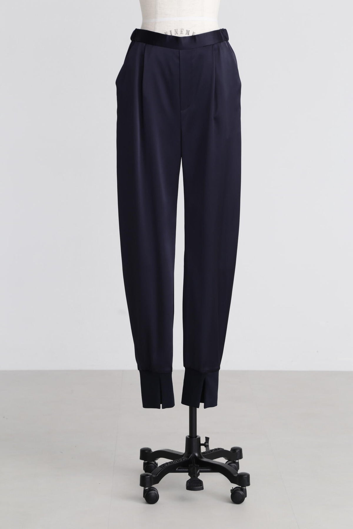 【TV着用】Curvy Jogger Satin Pants