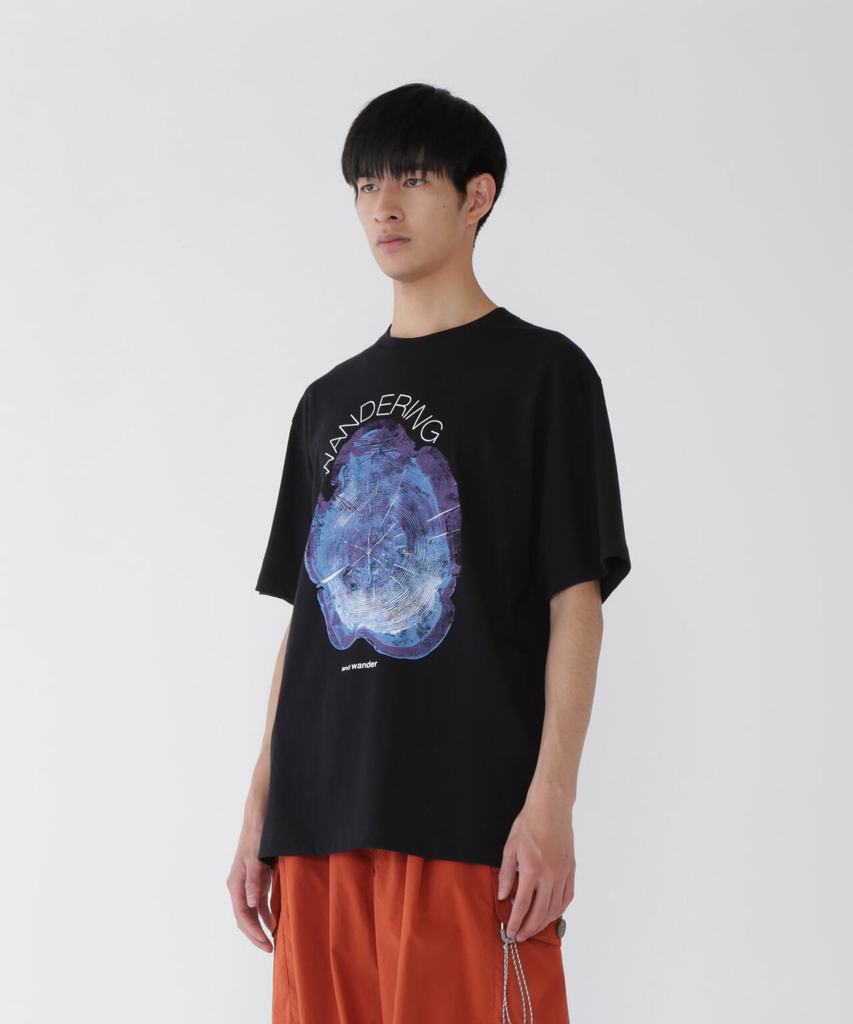 WANDERING printed T | コットン ポリエステル プレーティング天竺 ロゴプリントTシャツ