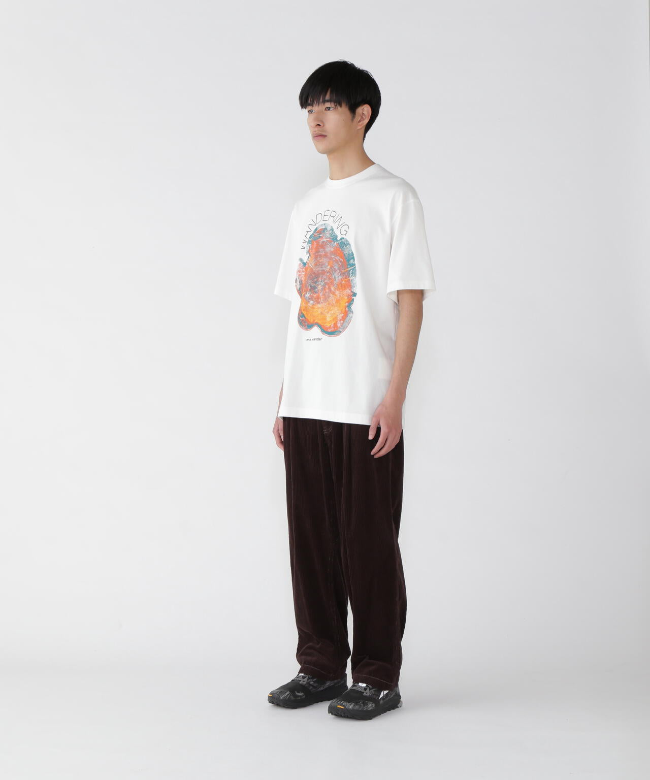 WANDERING printed T | コットン ポリエステル プレーティング天竺 ロゴプリントTシャツ