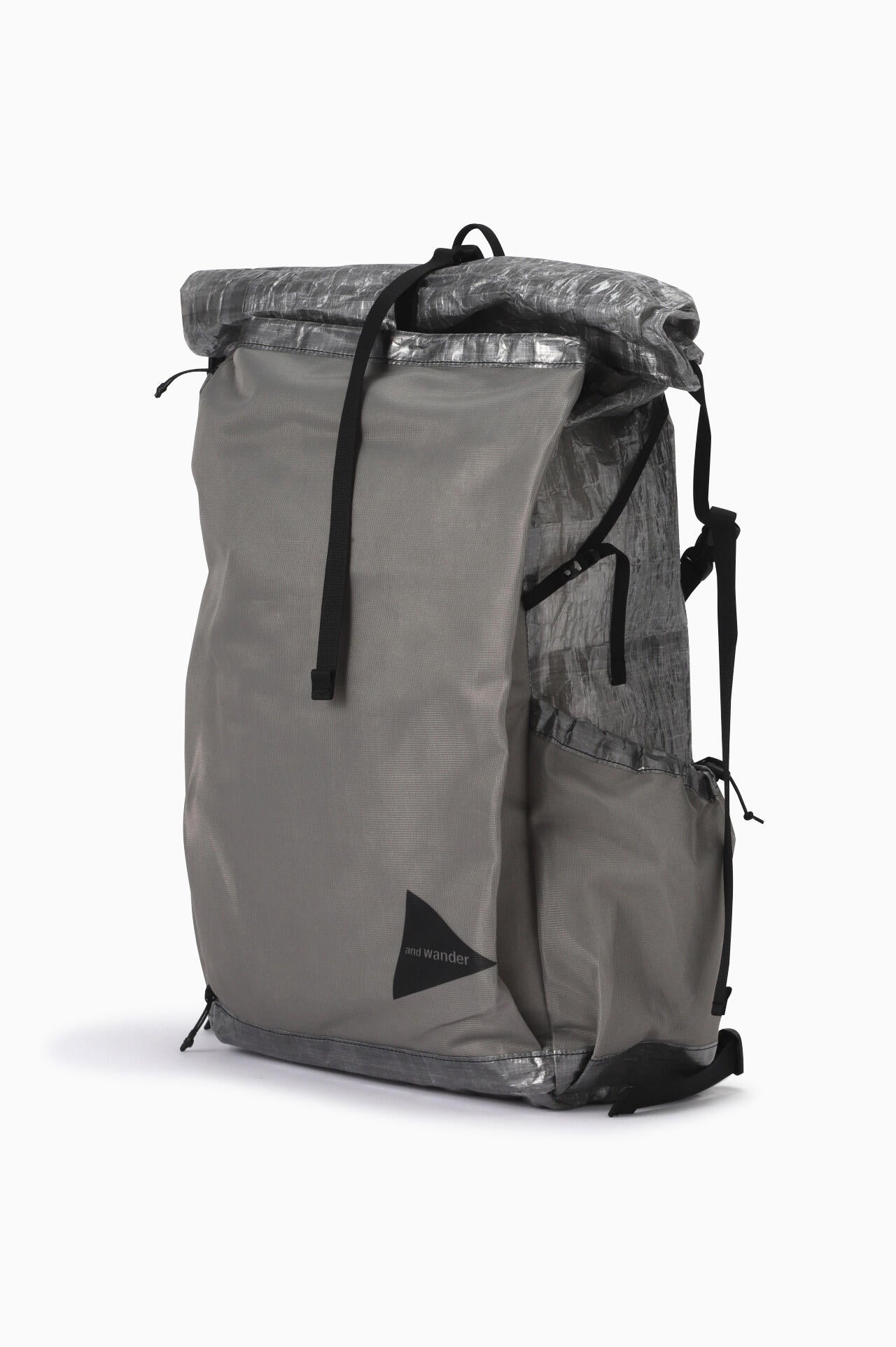 UL backpack with Dyneema