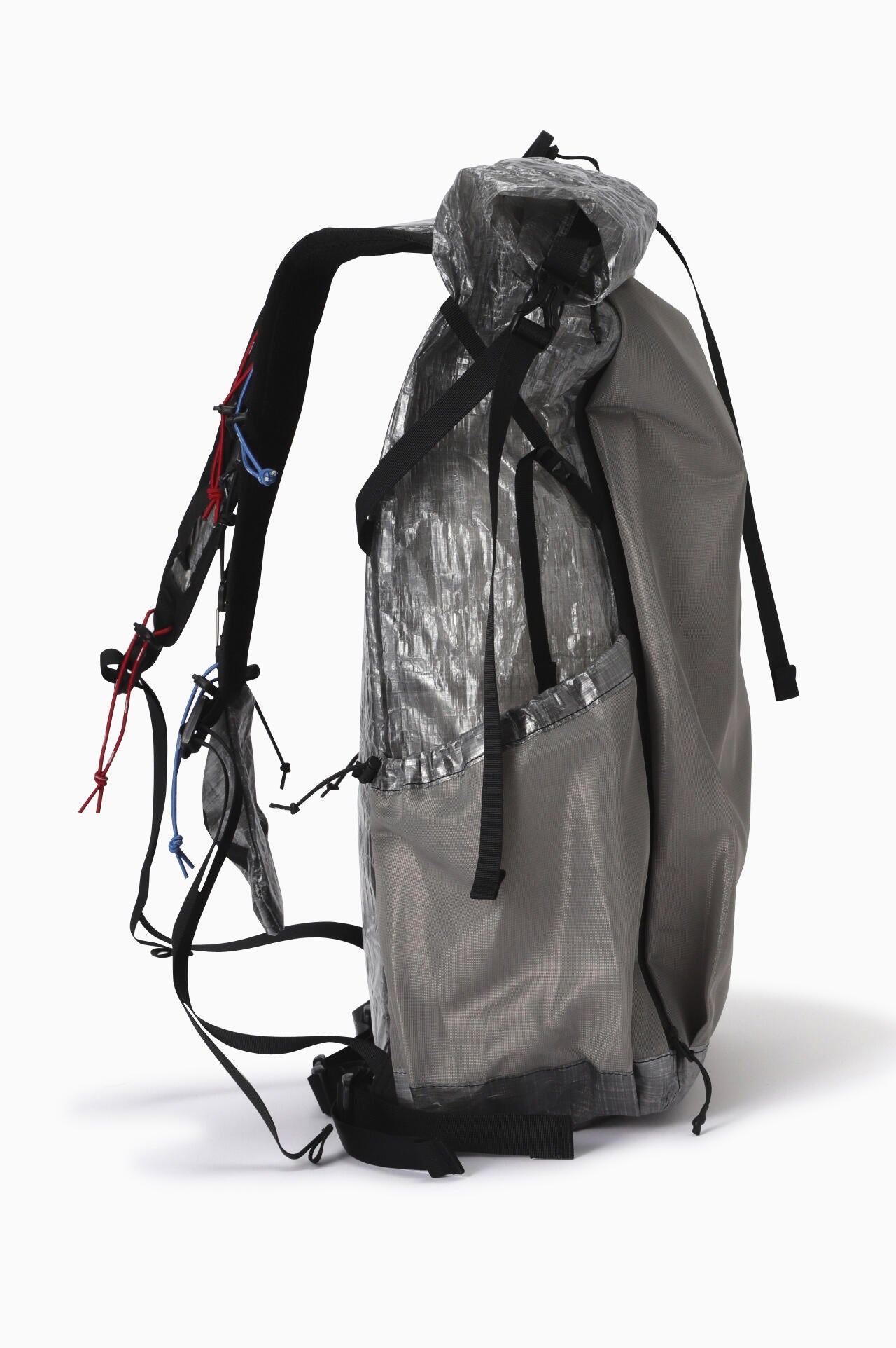 UL backpack with Dyneema