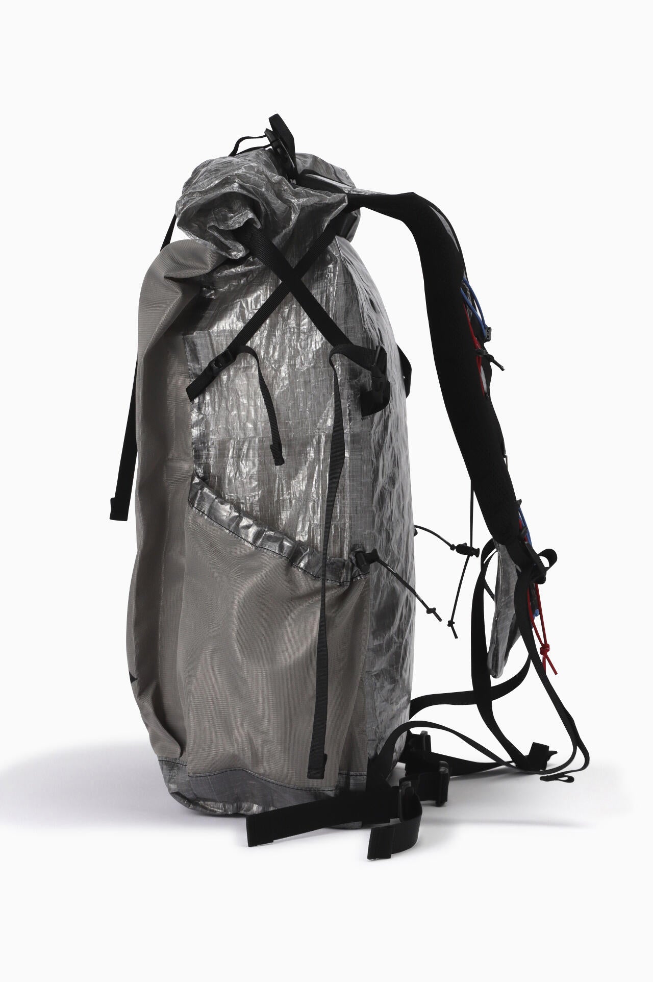 UL backpack with Dyneema
