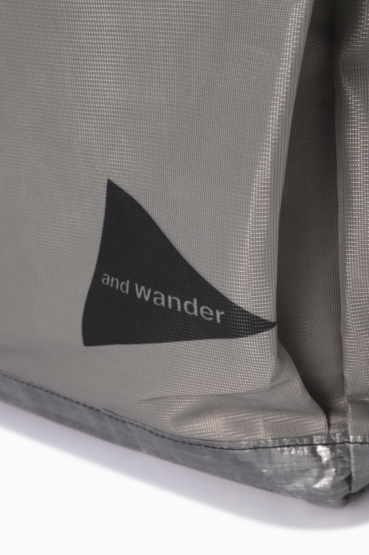 UL backpack with Dyneema