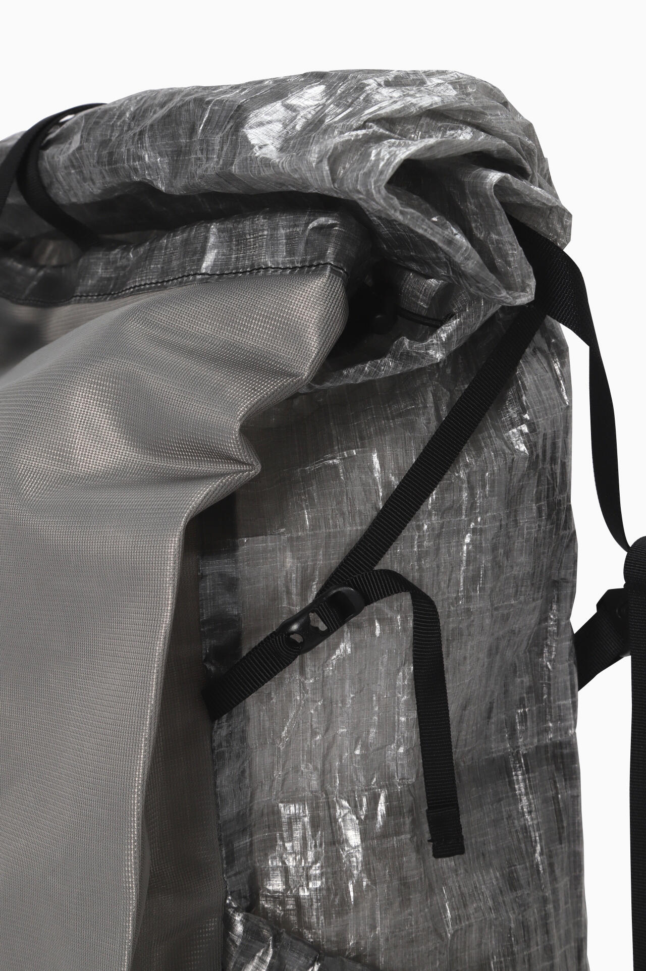 UL backpack with Dyneema