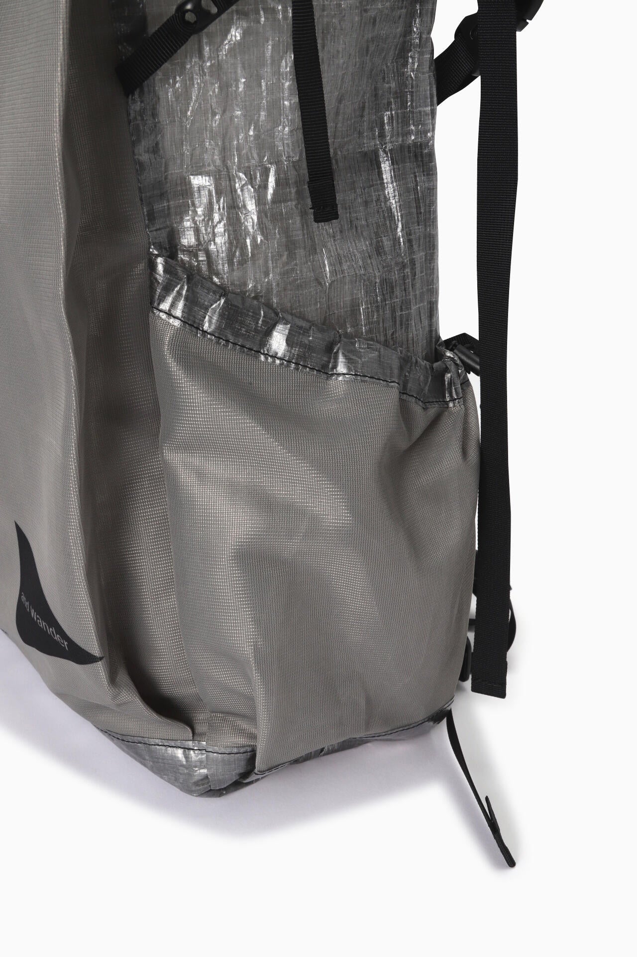 UL backpack with Dyneema