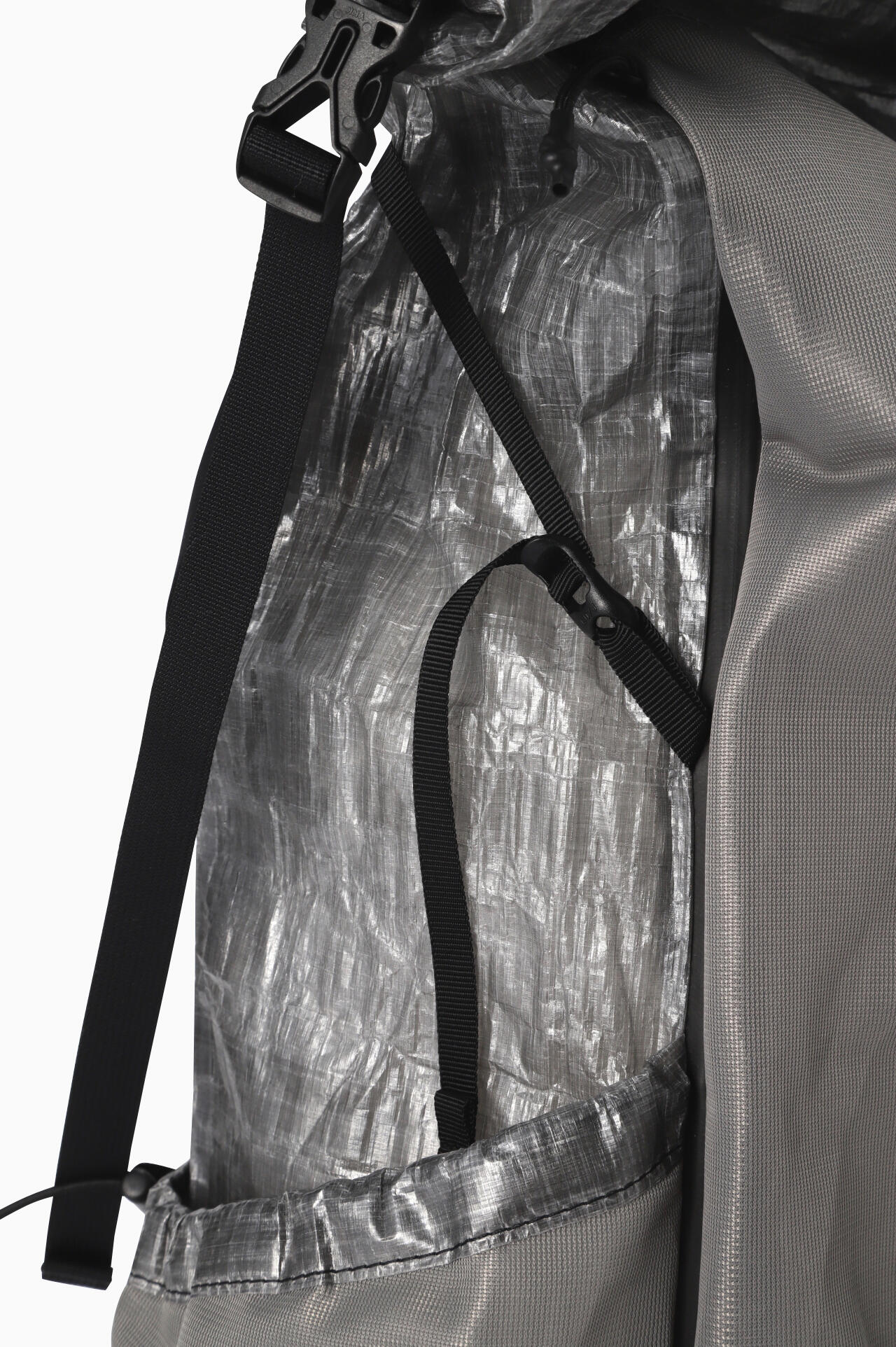 UL backpack with Dyneema