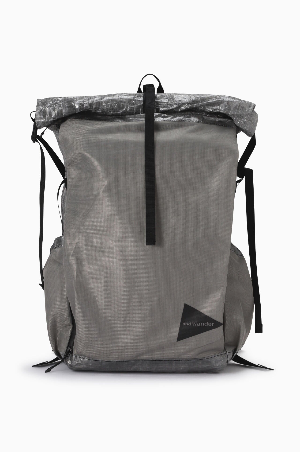 UL backpack with Dyneema