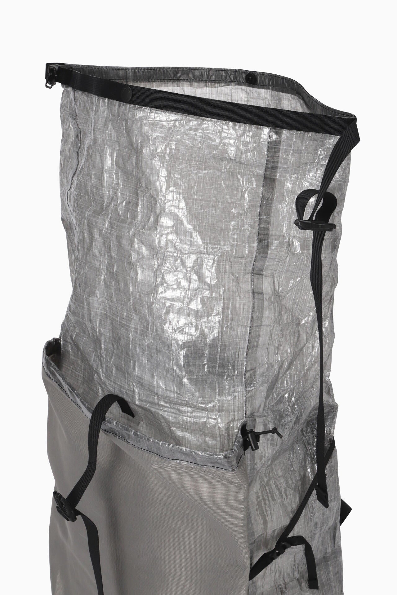 UL backpack with Dyneema