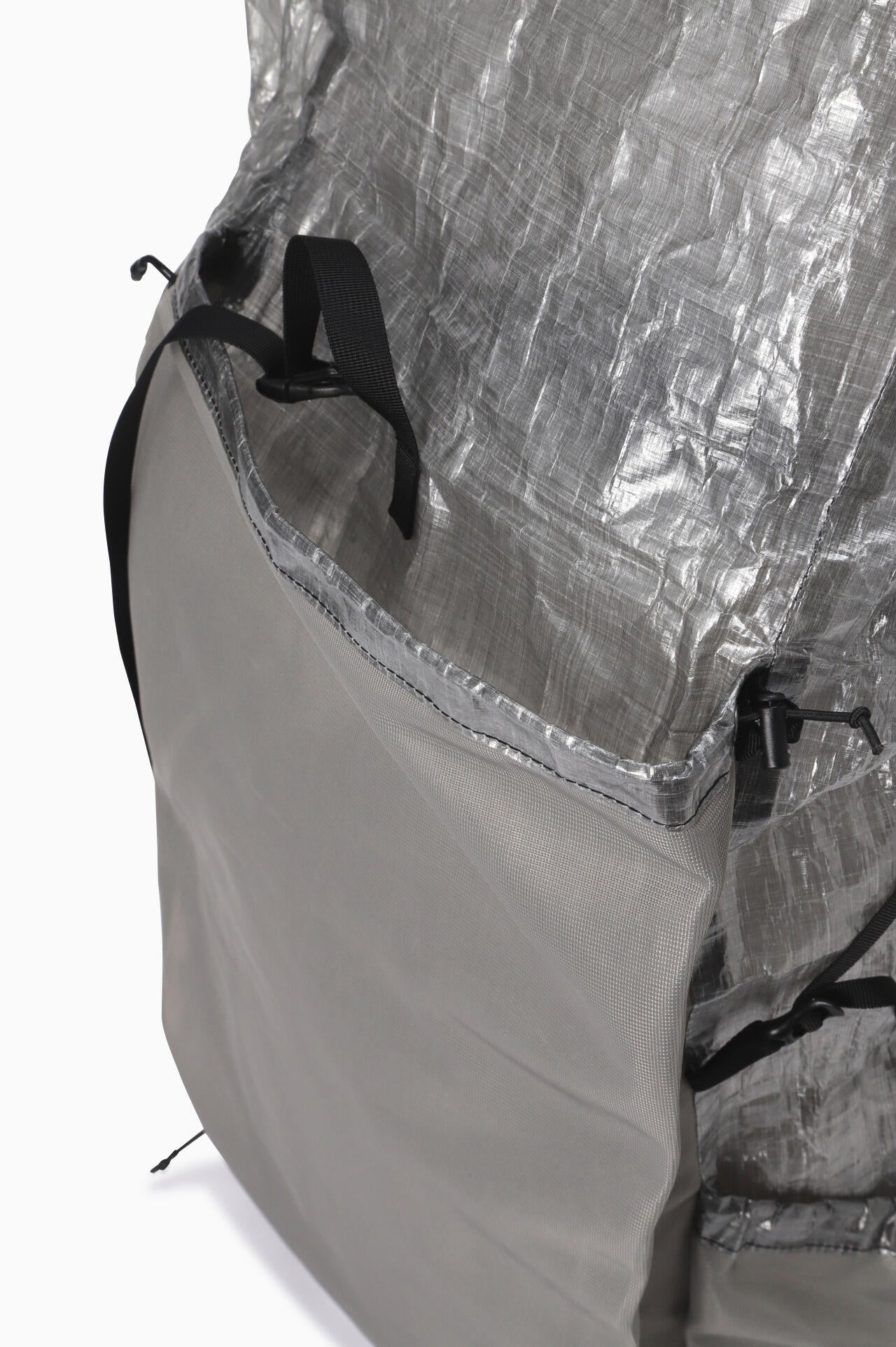 UL backpack with Dyneema