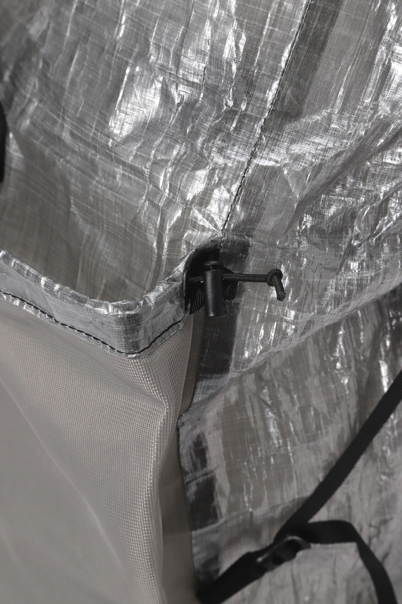 UL backpack with Dyneema