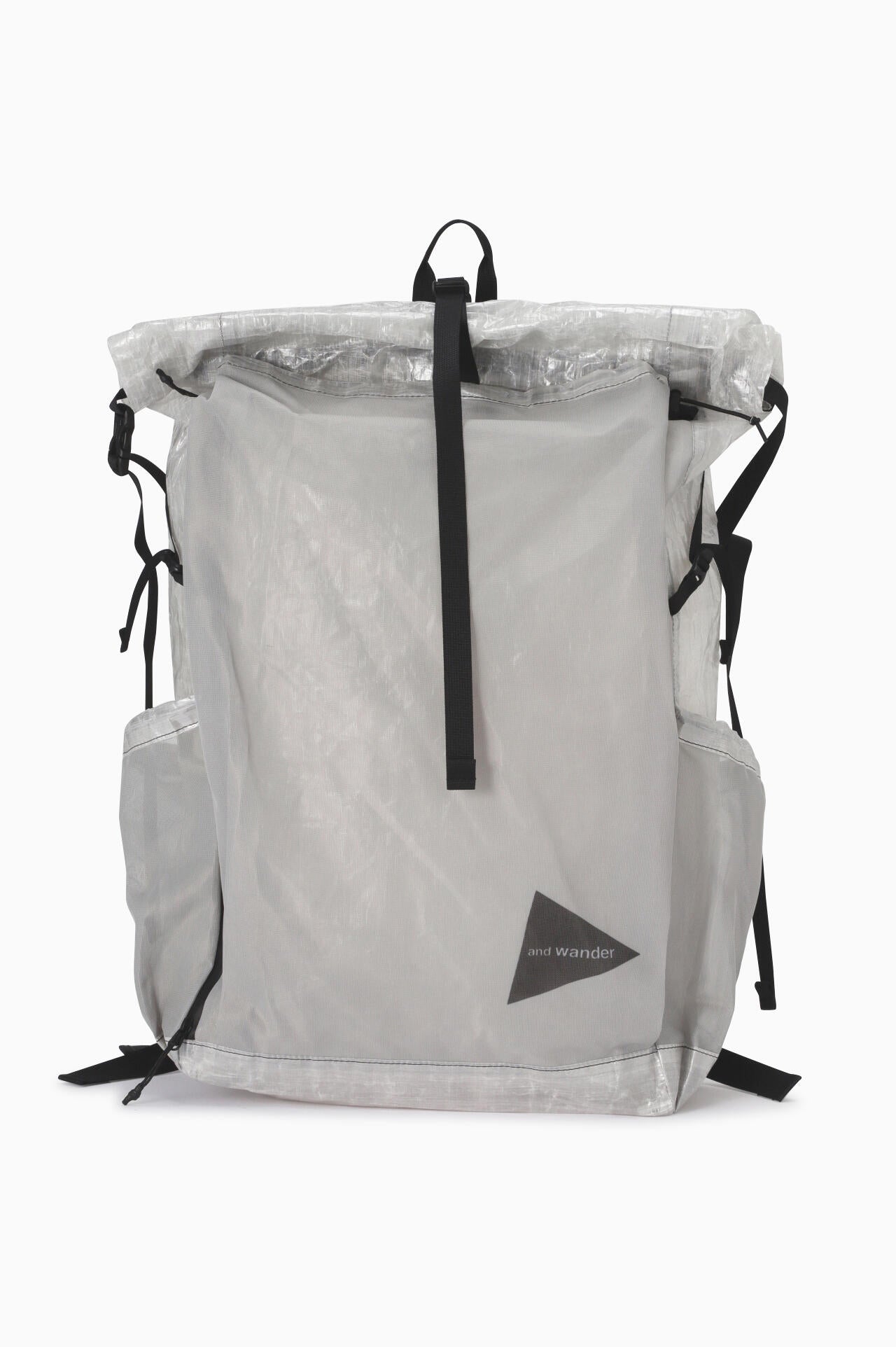 UL backpack with Dyneema