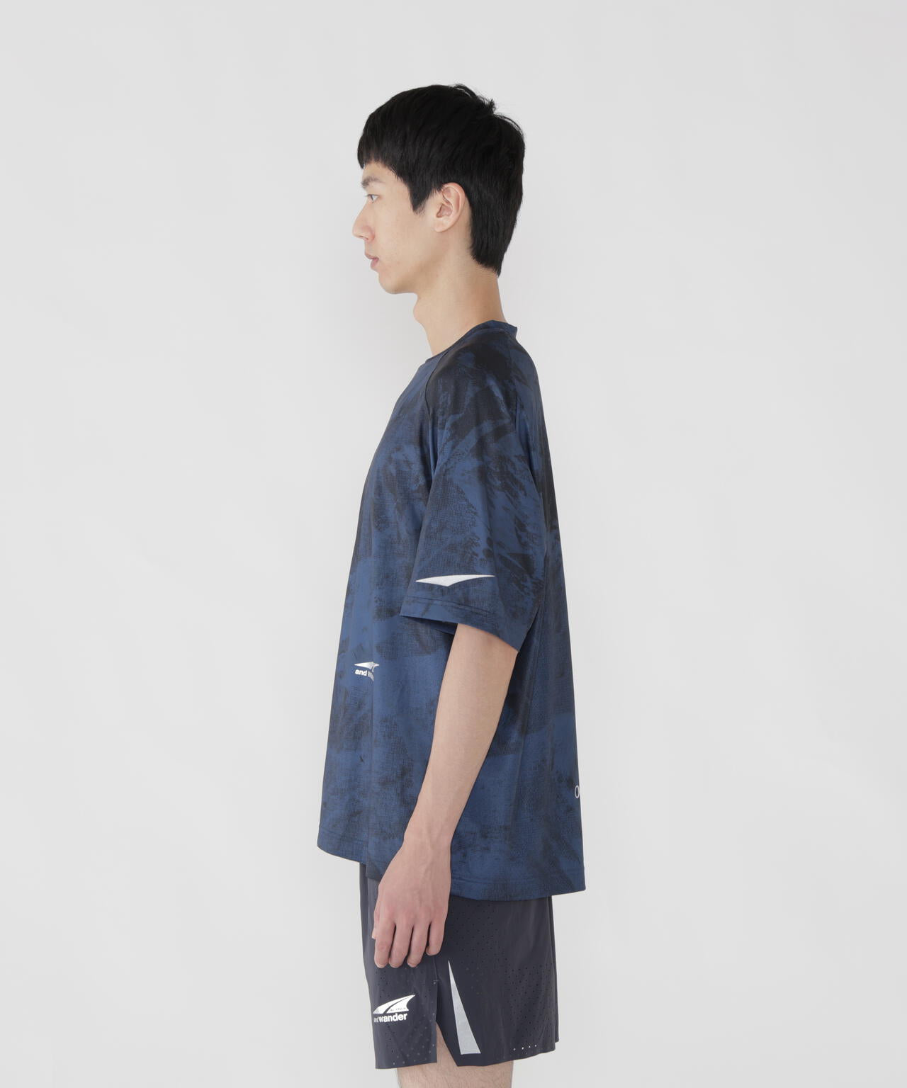 Altra × and wander graphic SS T