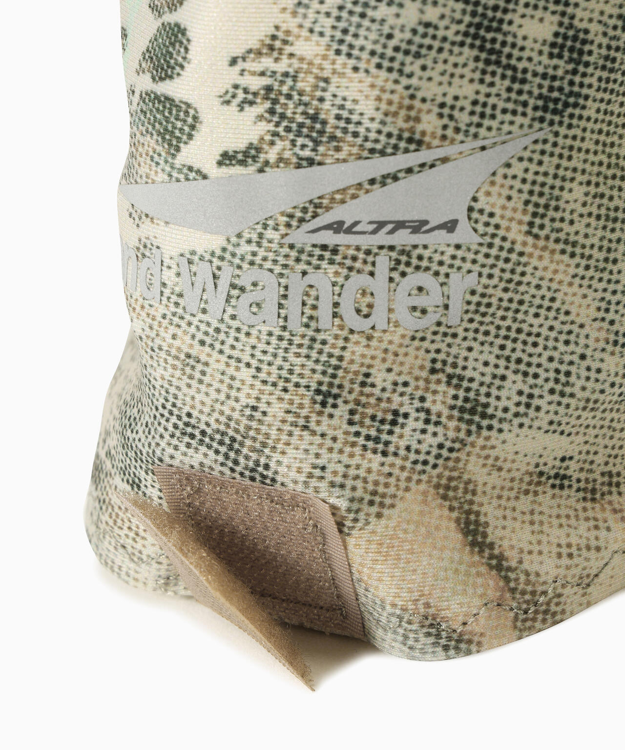 Altra × and wander graphic trail gaiter