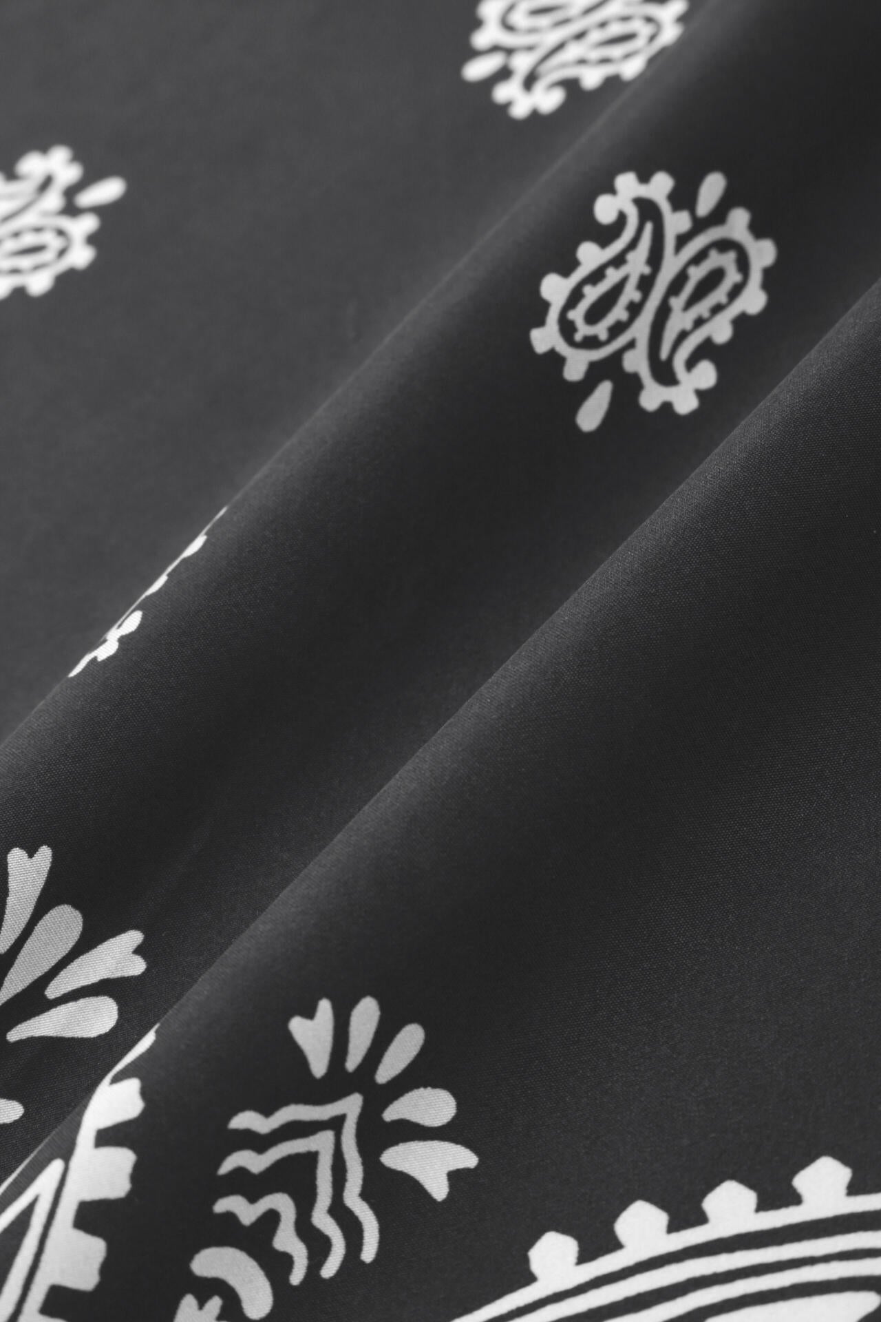 GRAPHIC BANDANA SCARF