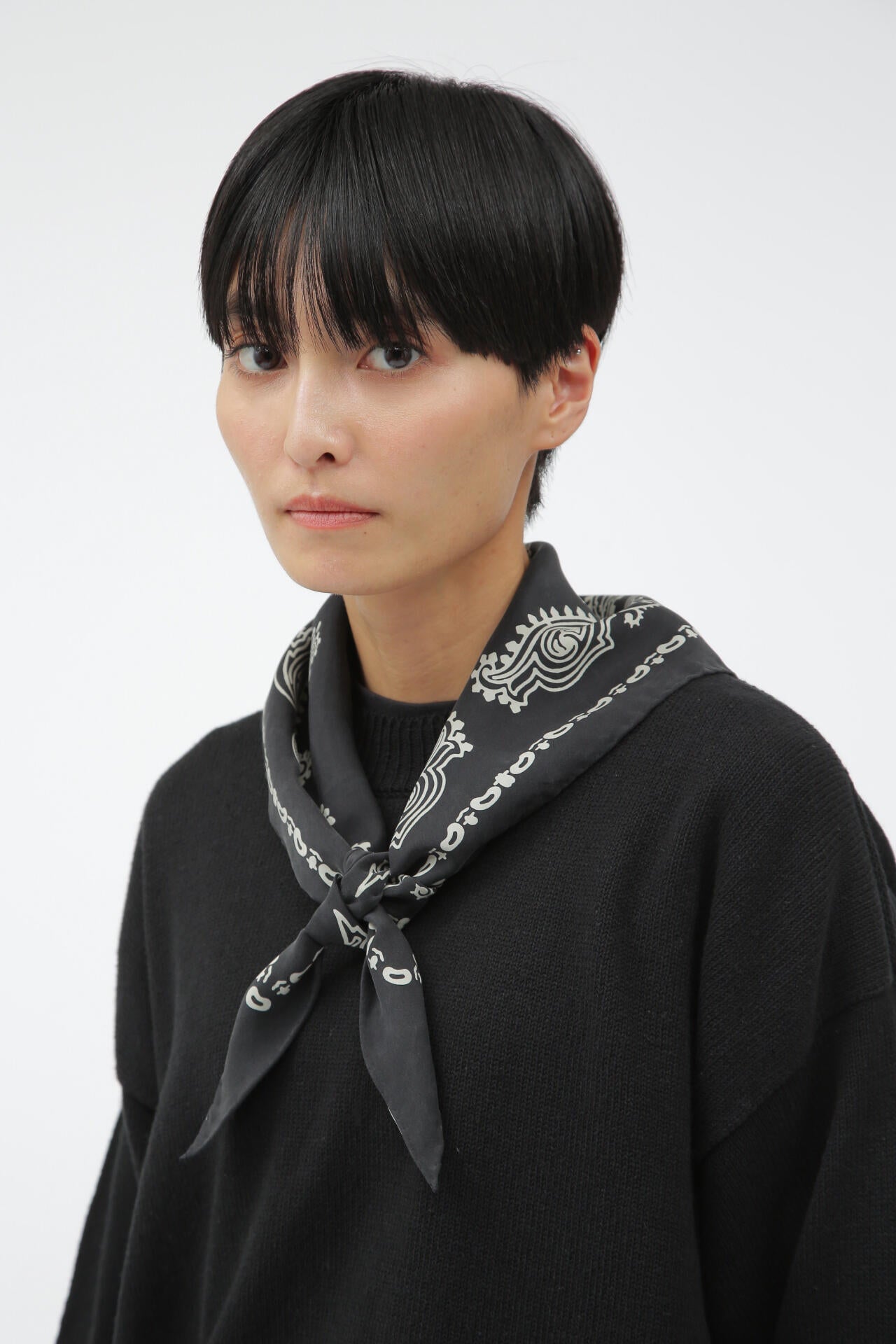 GRAPHIC BANDANA SCARF