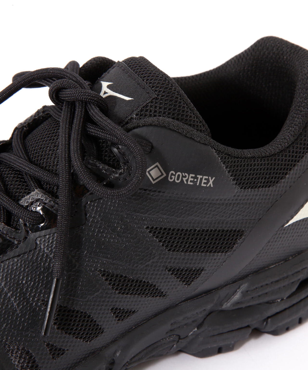 WOMEN V2 GORE-TEX HIKING SHOES