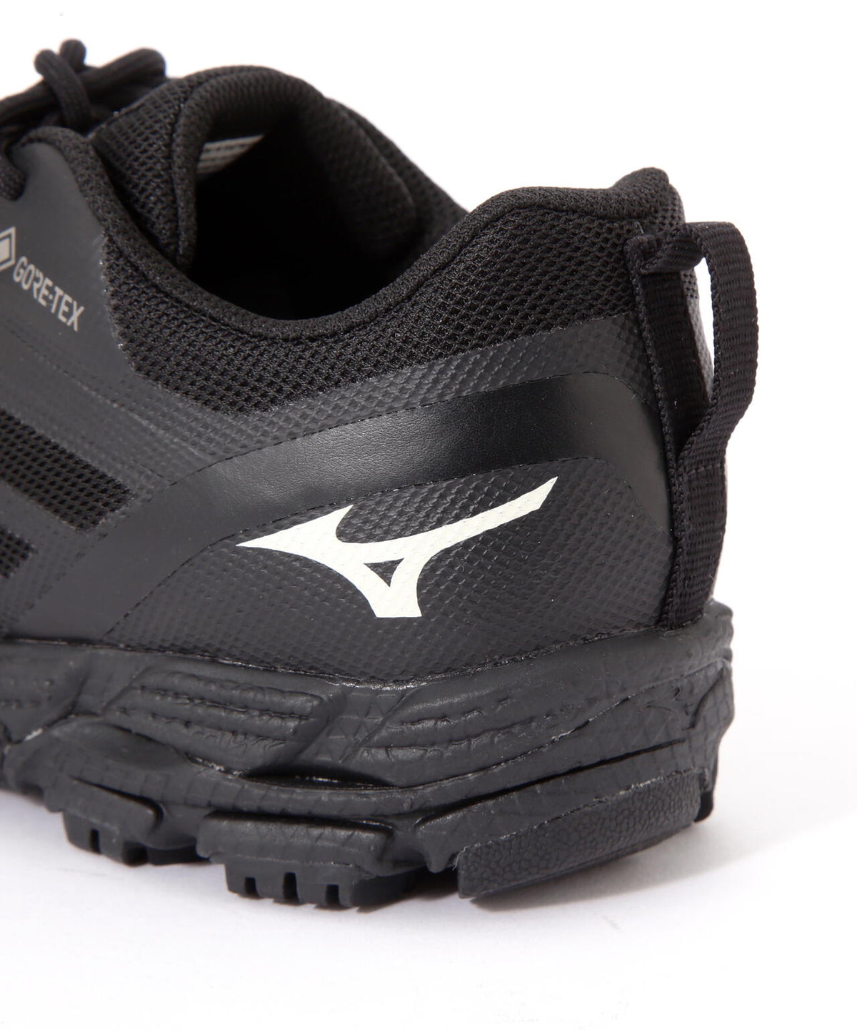 WOMEN V2 GORE-TEX HIKING SHOES