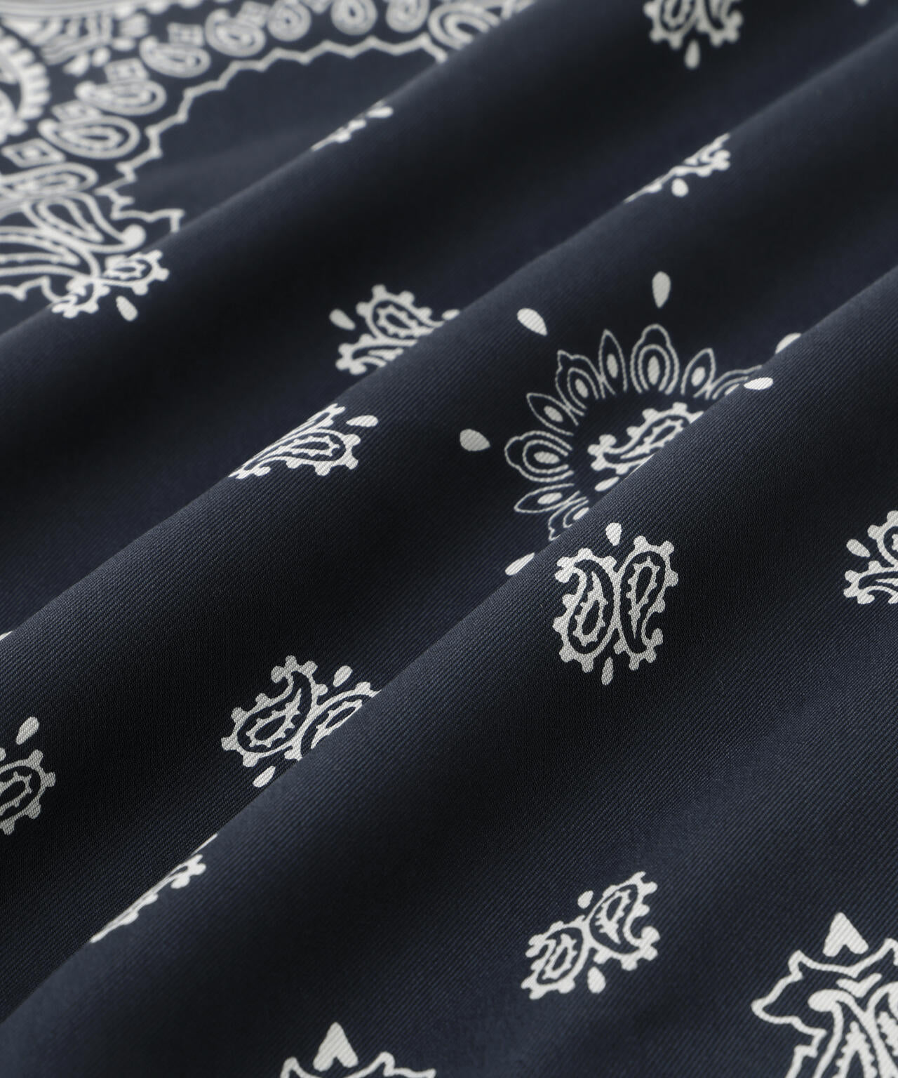 SILK TWILL PAISLEY BANDANA