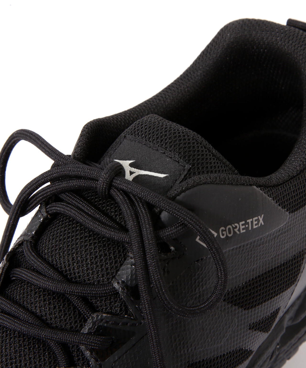 MEN V2 GORE-TEX HIKING SHOES