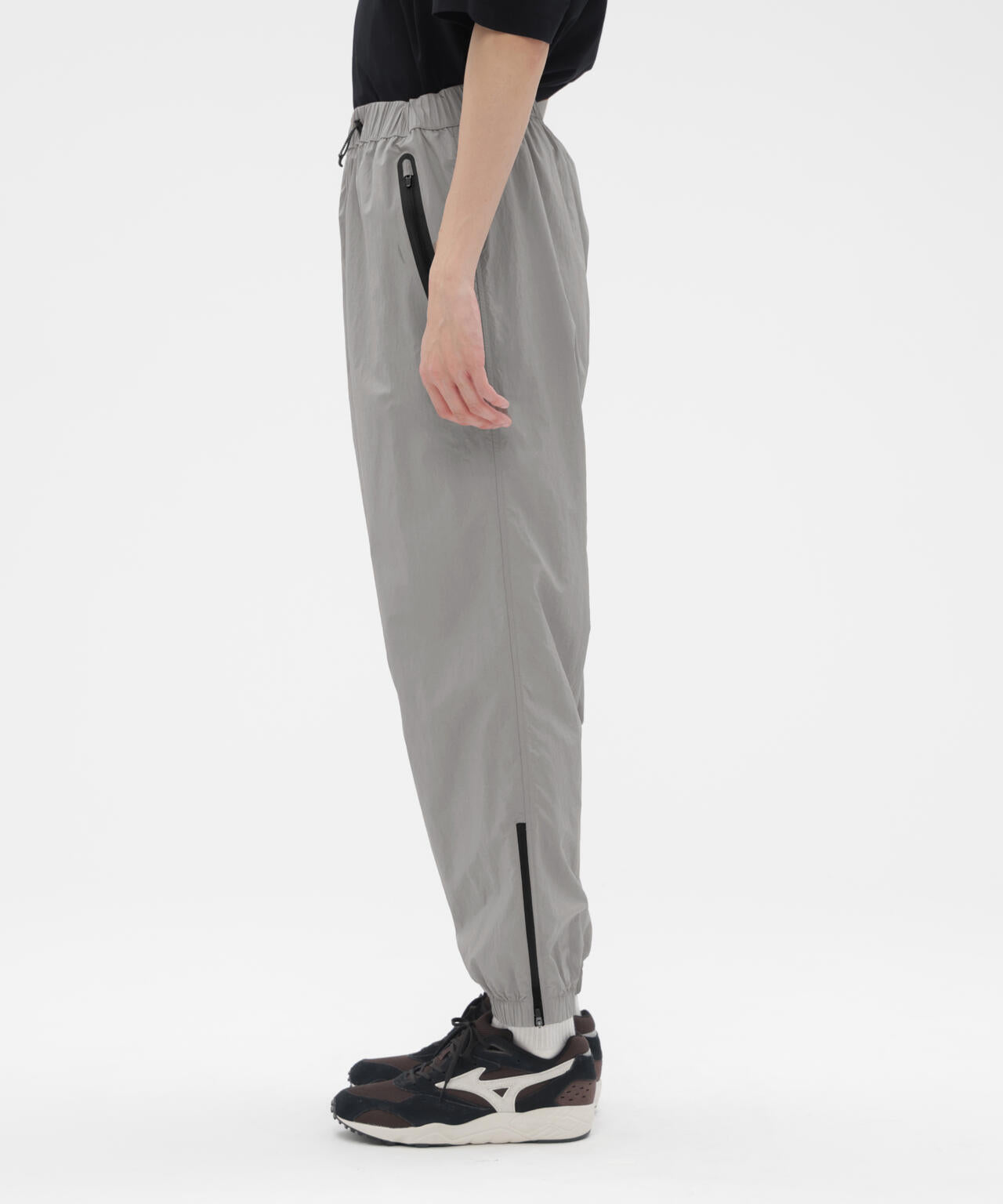 RECYCLED LIGHTWEIGHT NYLON POPLIN TROUSERS