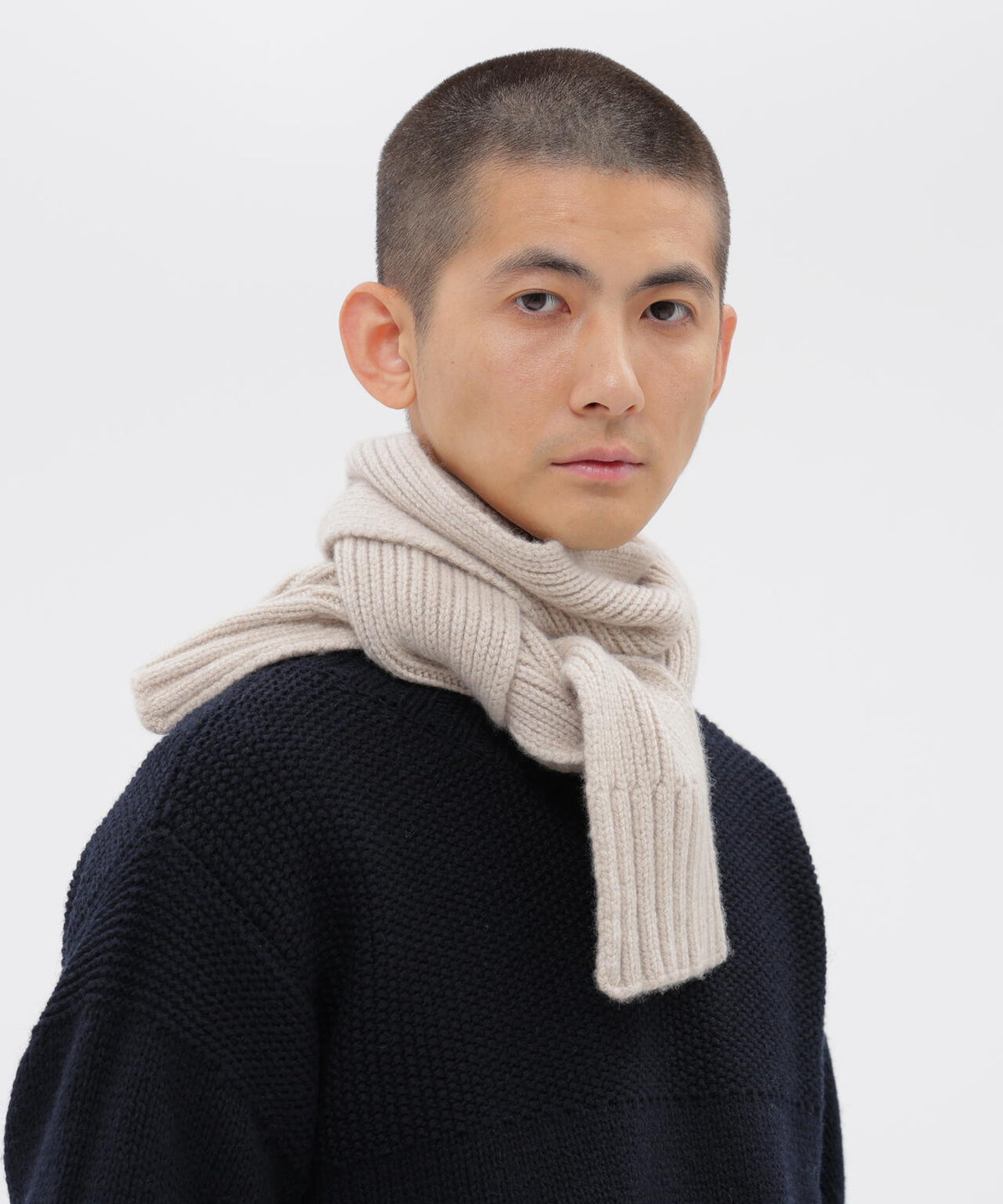 身長184cm B90 W68 H90 着用サイズ:F