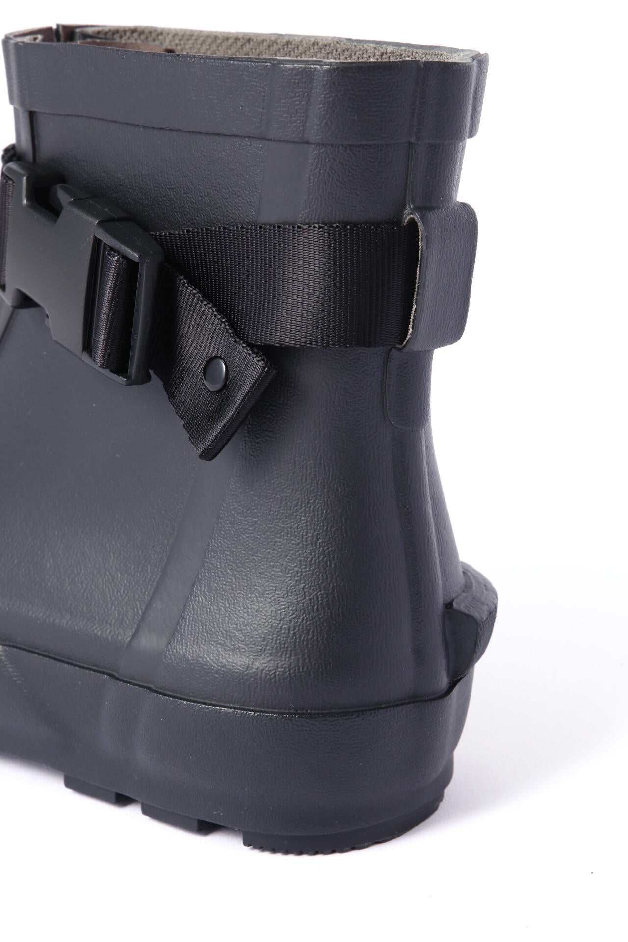 RUBBER RAIN BOOTS