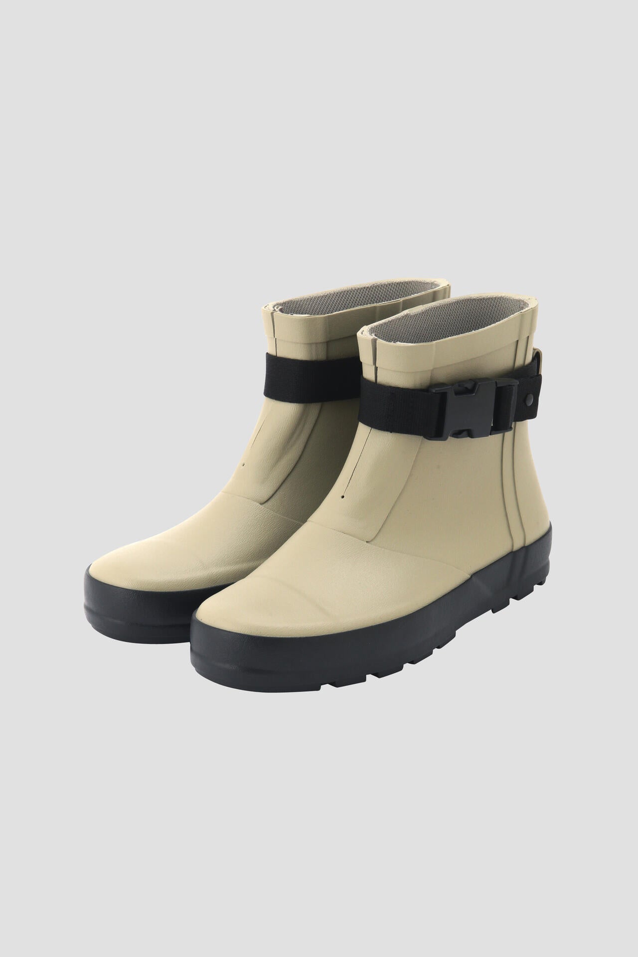 RUBBER RAIN BOOTS