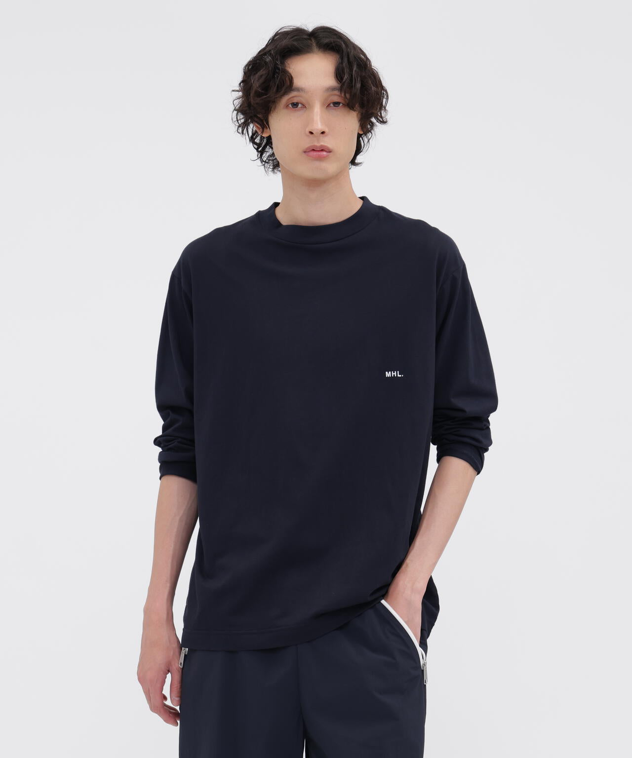 身長185cm B84 W66cm H91cm 着用サイズ:L