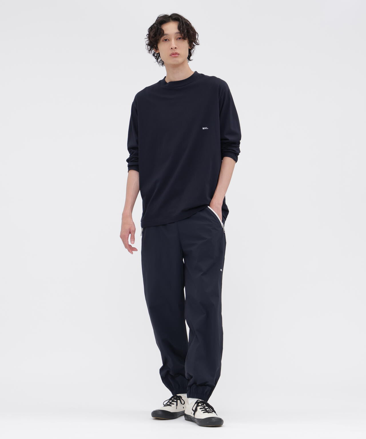 身長185cm B84 W66cm H91cm 着用サイズ:L