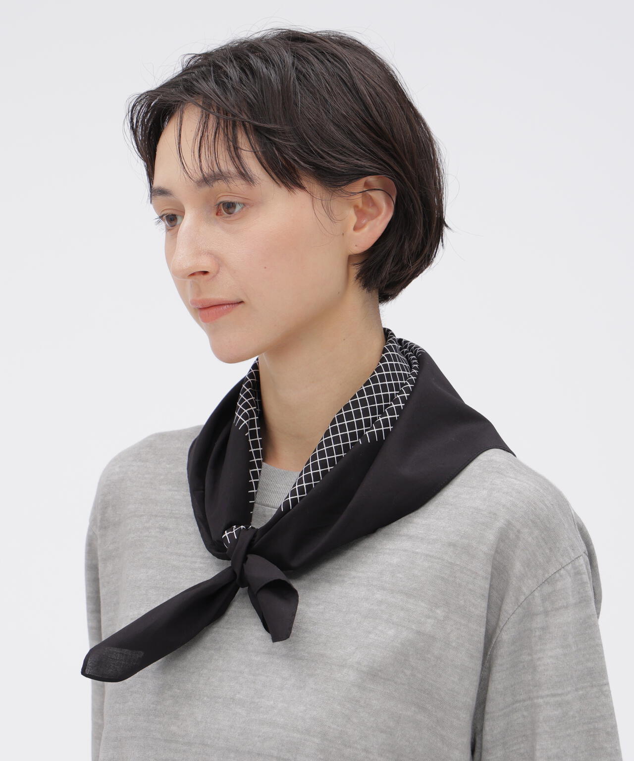 PLAIN GRID SCARF