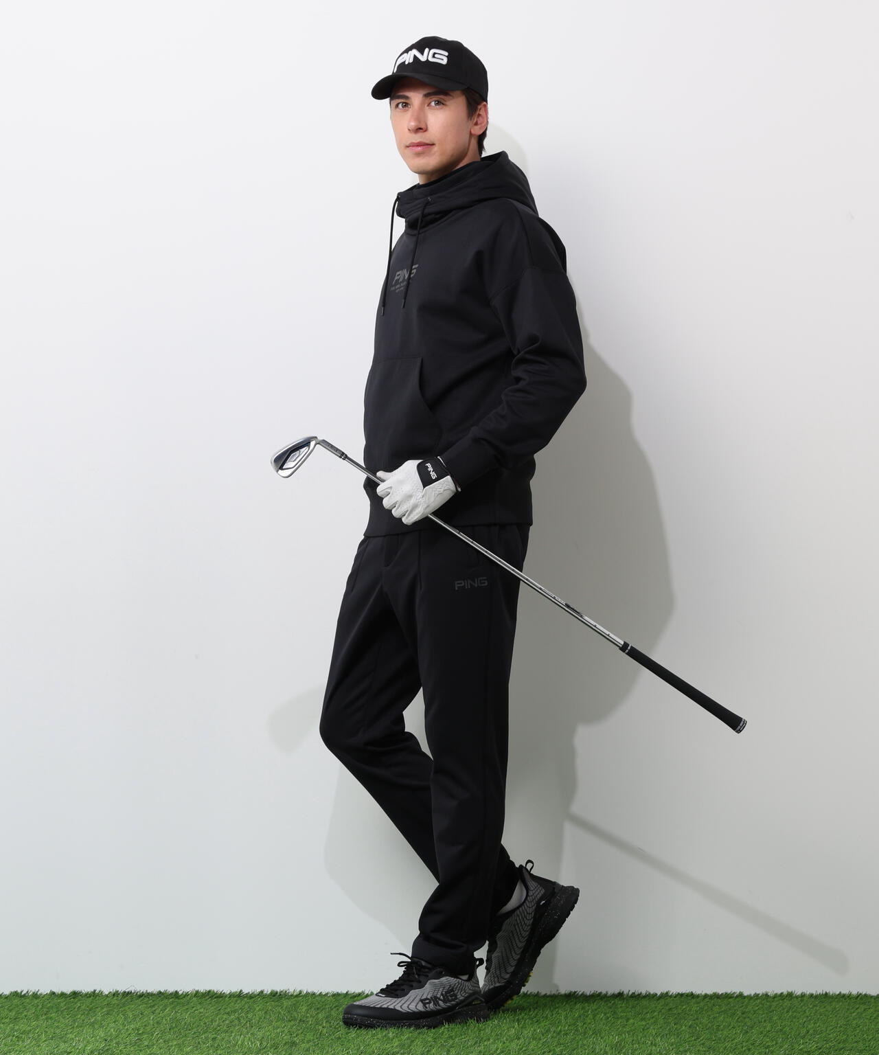 【PING APPAREL】全方向ストレッチ 接結裏メッシュスウェットテーパードパンツ <GOLD> (MENS)