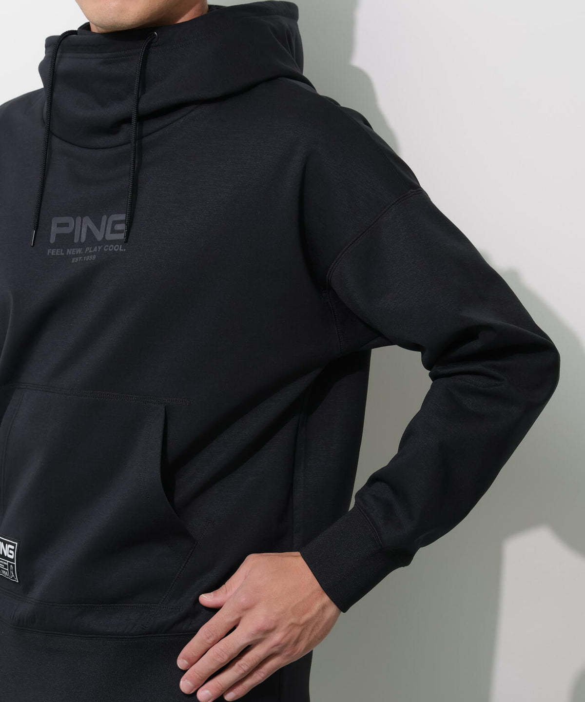 【PING APPAREL】全方向ストレッチ 接結裏メッシュスウェットフーディプルオーバー <GOLD> (MENS)