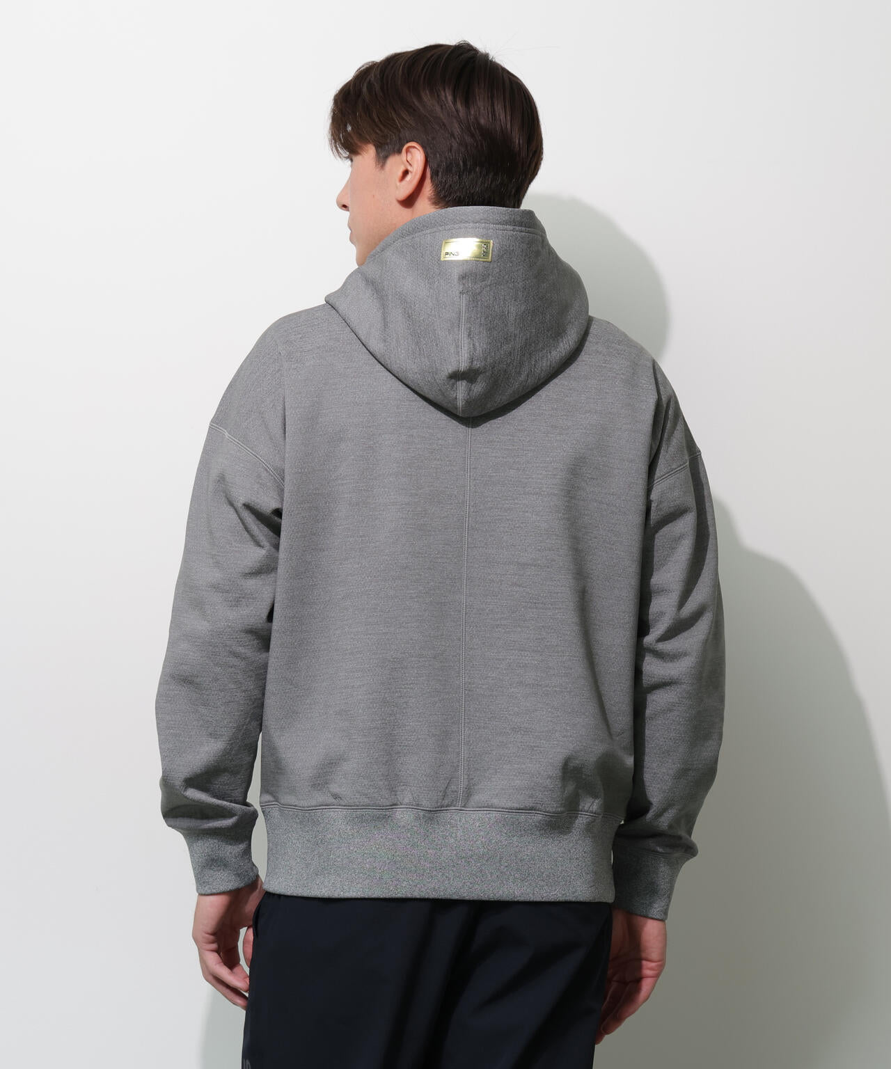 【PING APPAREL】全方向ストレッチ 接結裏メッシュスウェットフーディプルオーバー <GOLD> (MENS)