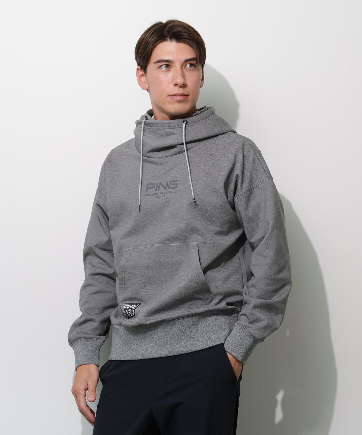 【PING APPAREL】全方向ストレッチ 接結裏メッシュスウェットフーディプルオーバー <GOLD> (MENS)