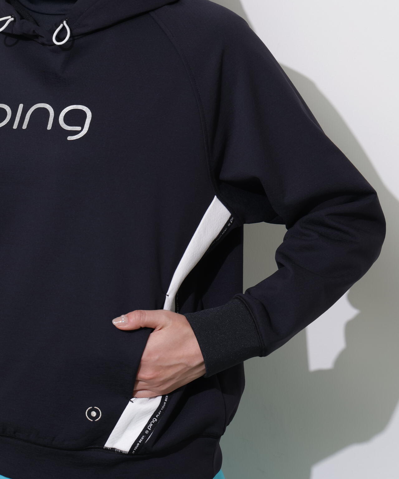 【PING APPAREL】全方向ストレッチ接結裏メッシュ切替ロゴテープスウェットフーディ <PERFORMANCE> (LADIES)