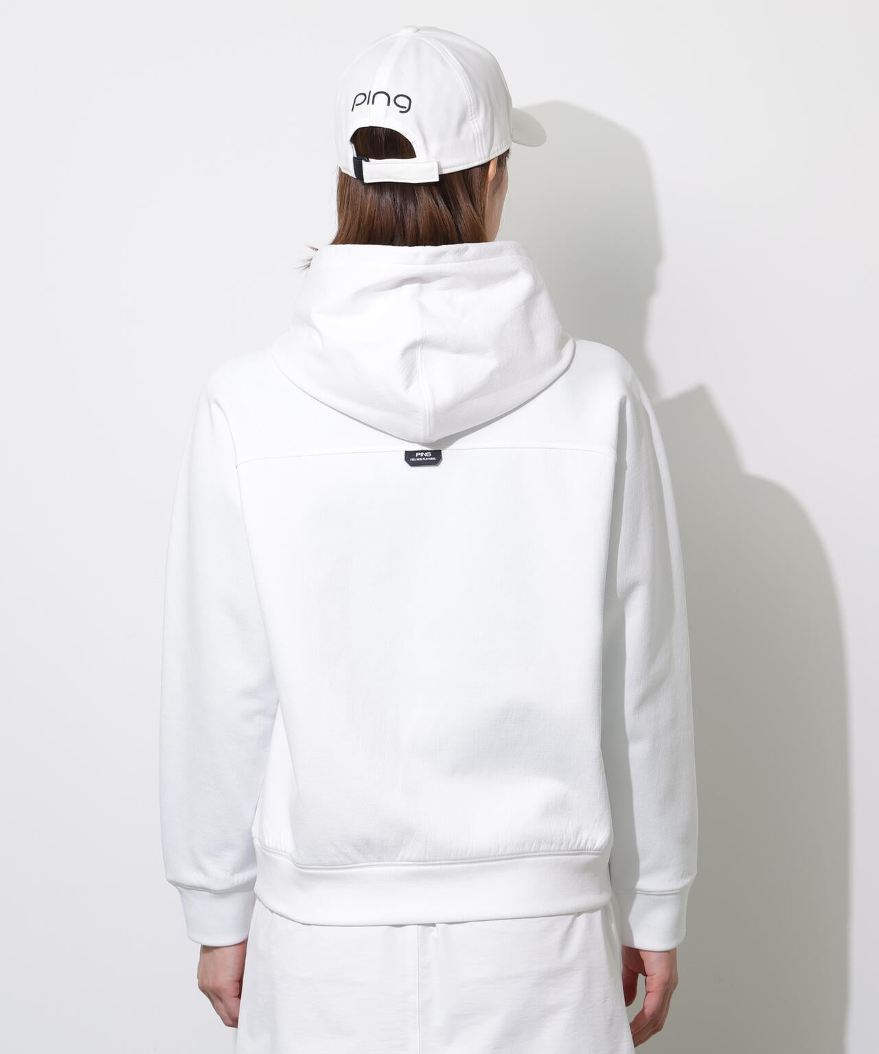 【PING APPAREL】全方向ストレッチ接結裏メッシュ切替ロゴテープスウェットフーディ <PERFORMANCE> (LADIES)