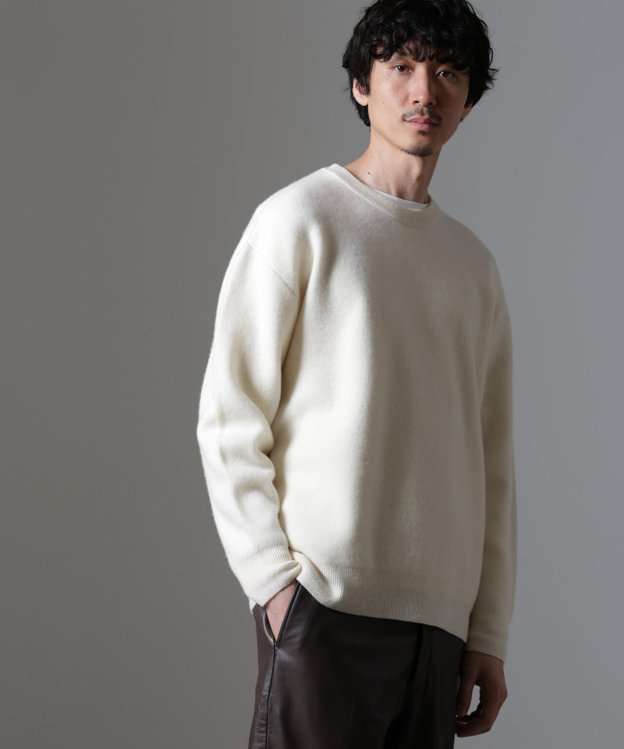 AQUA ウールカシミヤクルーネックプルオーバー