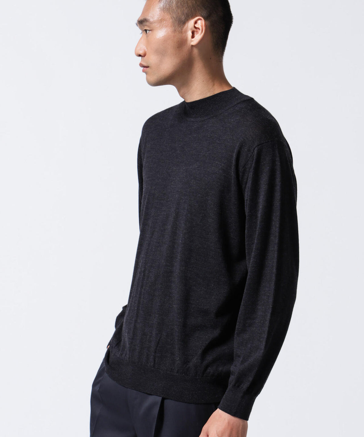「ASSEMBLANC」BRISBANEベンチレーションモックネックプルオーバー