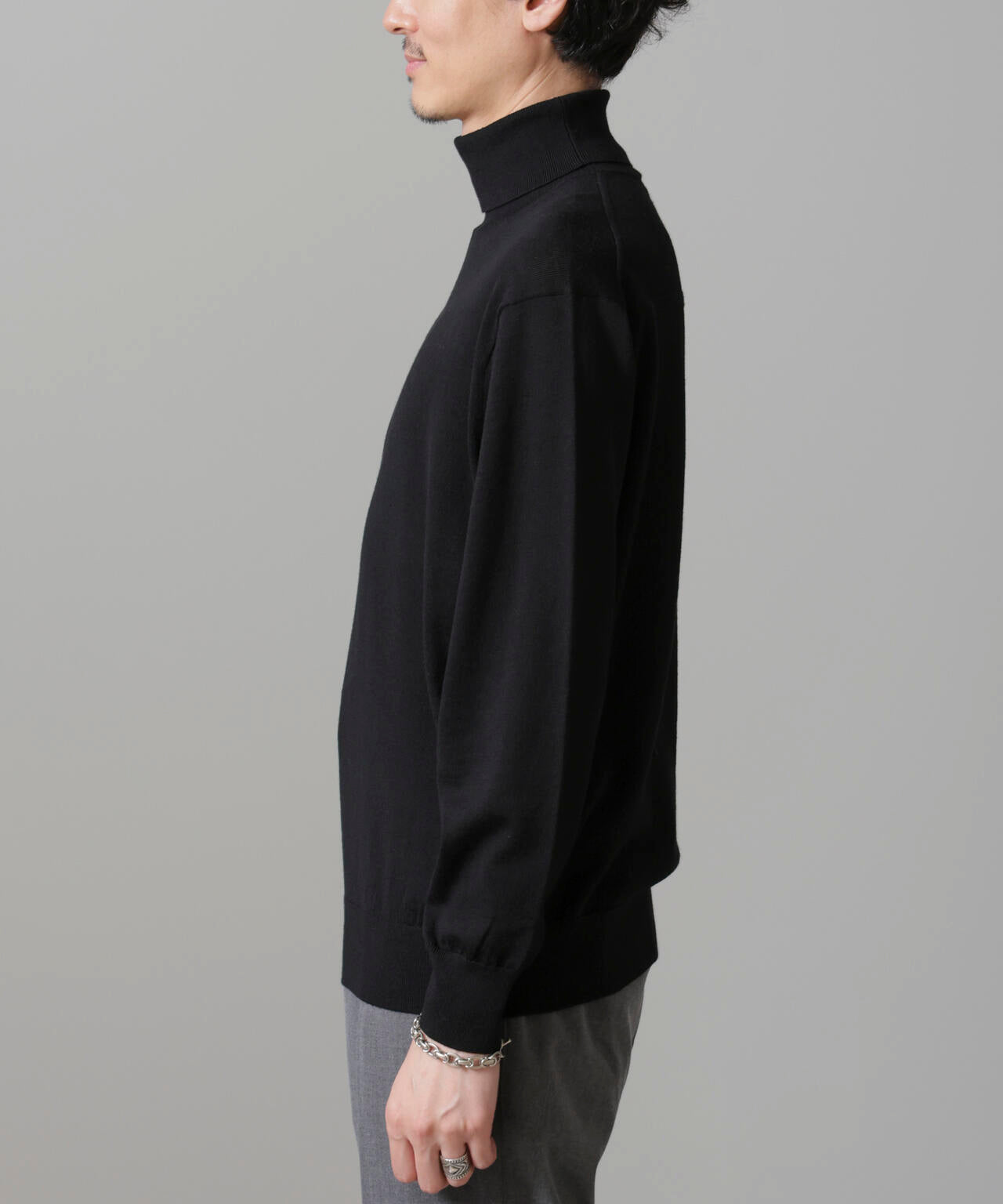 「毛玉レスニット」 ファインゲージタートルネック