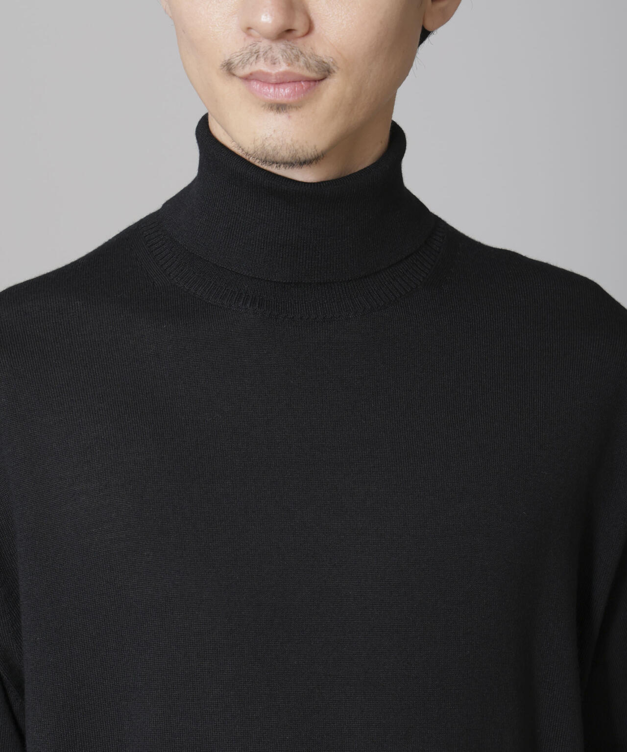 「毛玉レスニット」 ファインゲージタートルネック