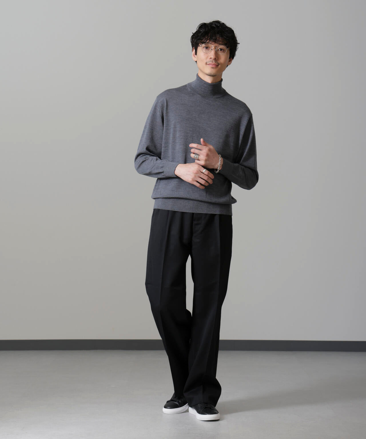 「毛玉レスニット」 ファインゲージタートルネック