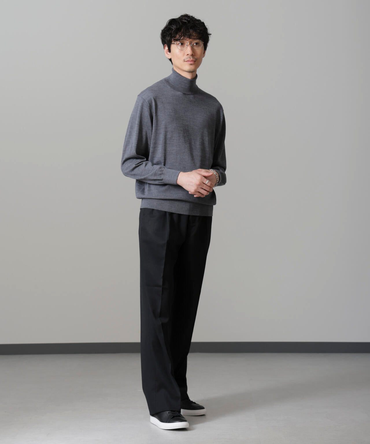 「毛玉レスニット」 ファインゲージタートルネック