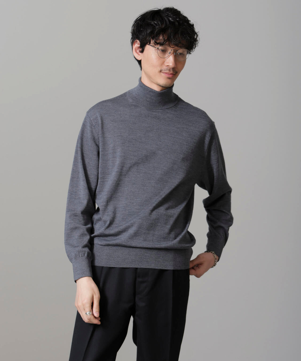 「毛玉レスニット」 ファインゲージタートルネック